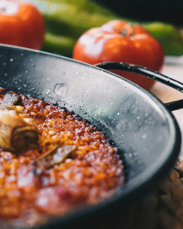 Ricetta della paella valenciana, in onore della Giornata Mondiale della Paella